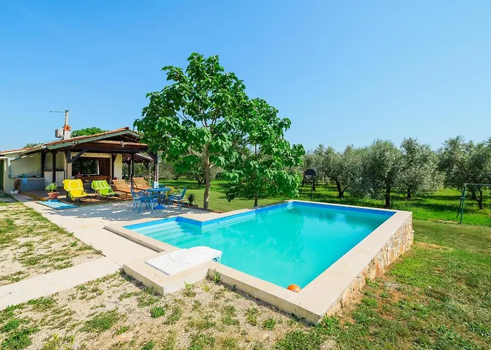 Cozy Home In Rovinj With Outdoor Swimming Pool