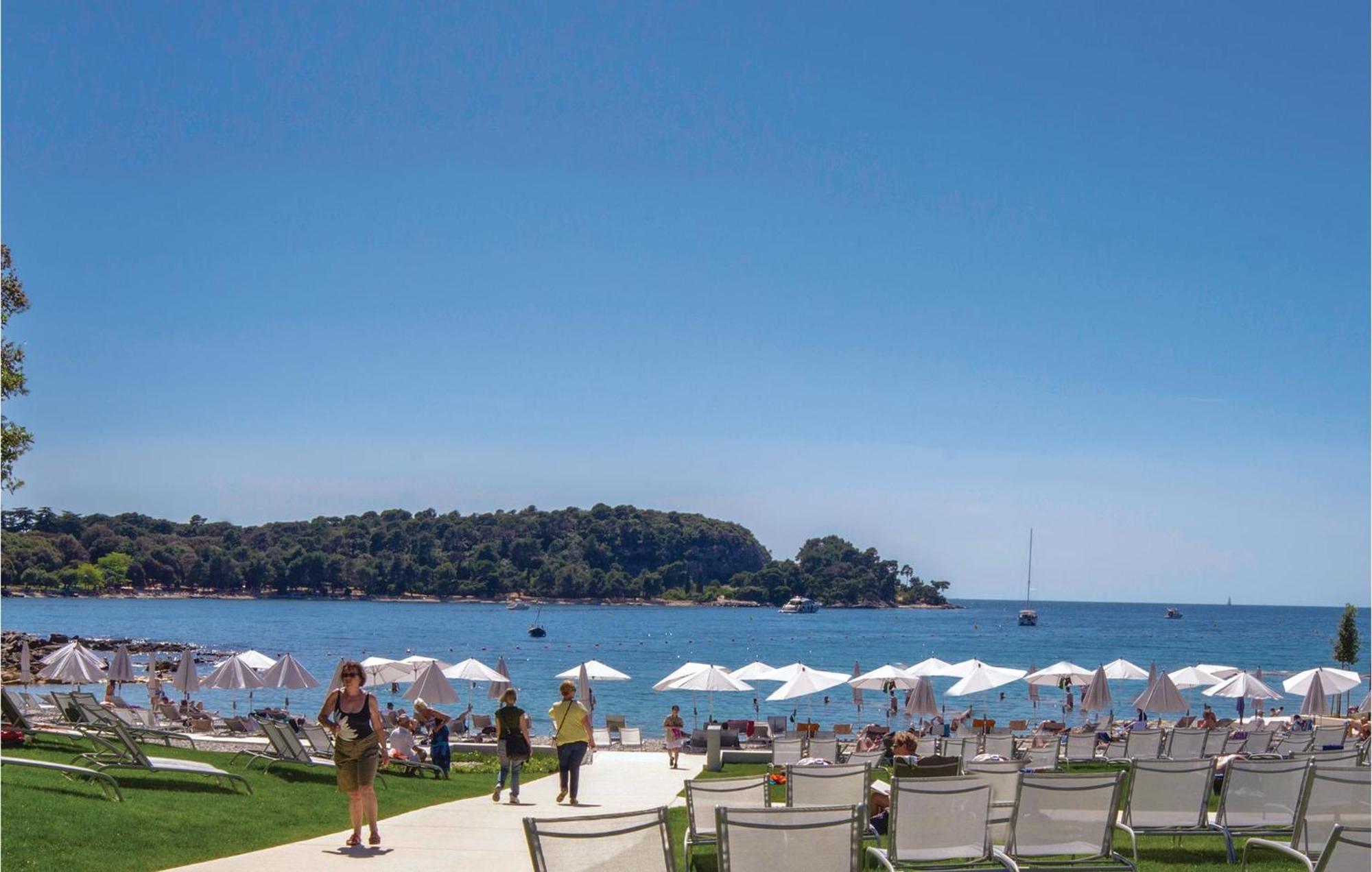 Dom wakacyjny Cozy In With Outdoor Swimming Pool Rovinj