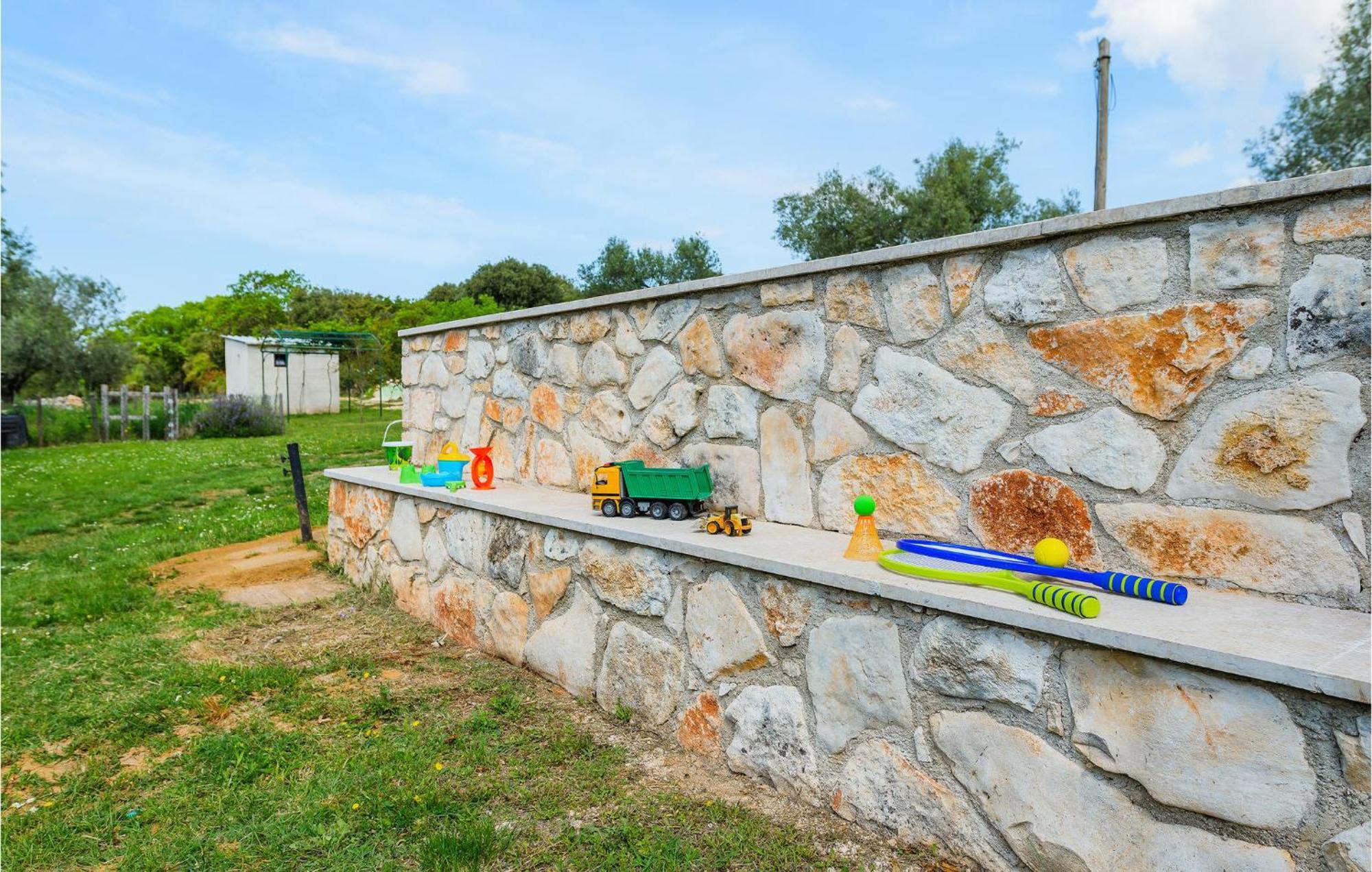 Cozy In With Outdoor Swimming Pool Dom wakacyjny Rovinj