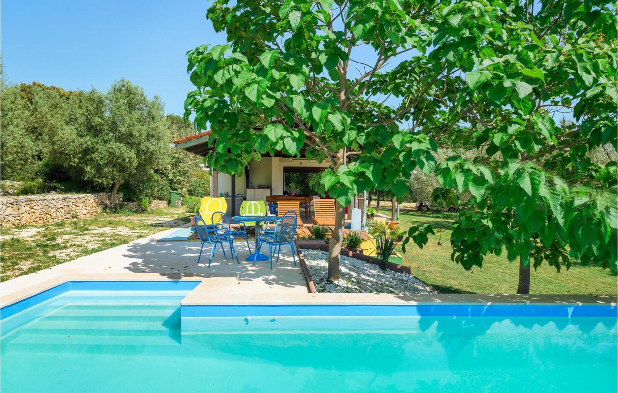 Dom wakacyjny Cozy In With Outdoor Swimming Pool Rovinj
